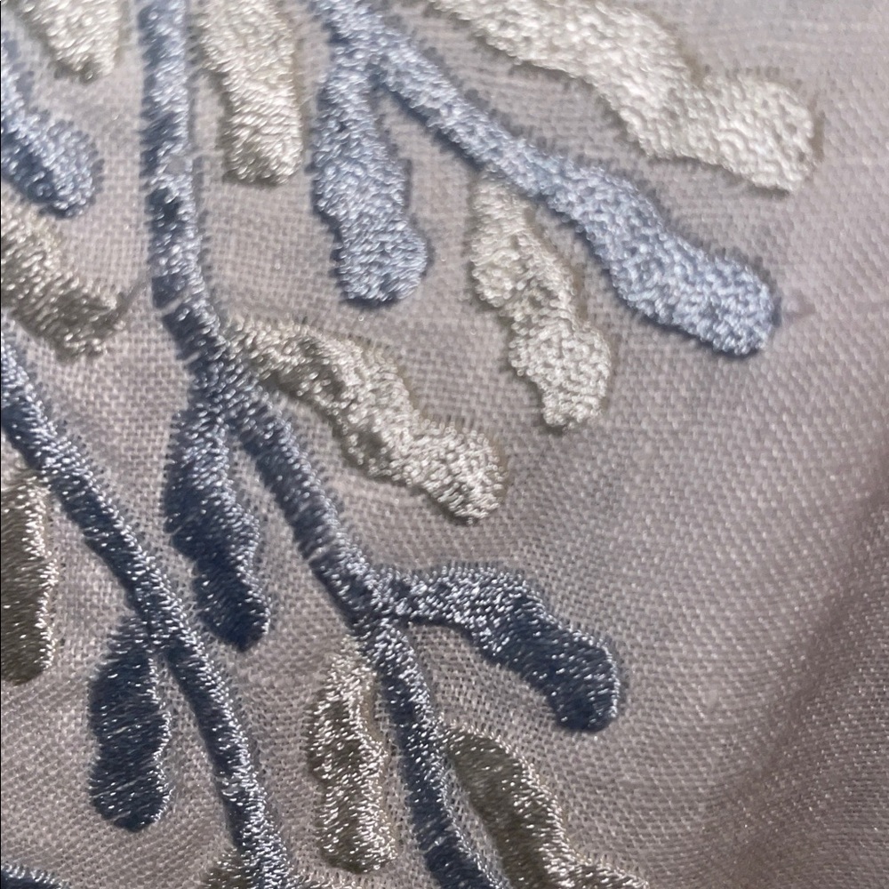 White Embroidered Women's Top beaded 100%linen - Picture 5 of 10